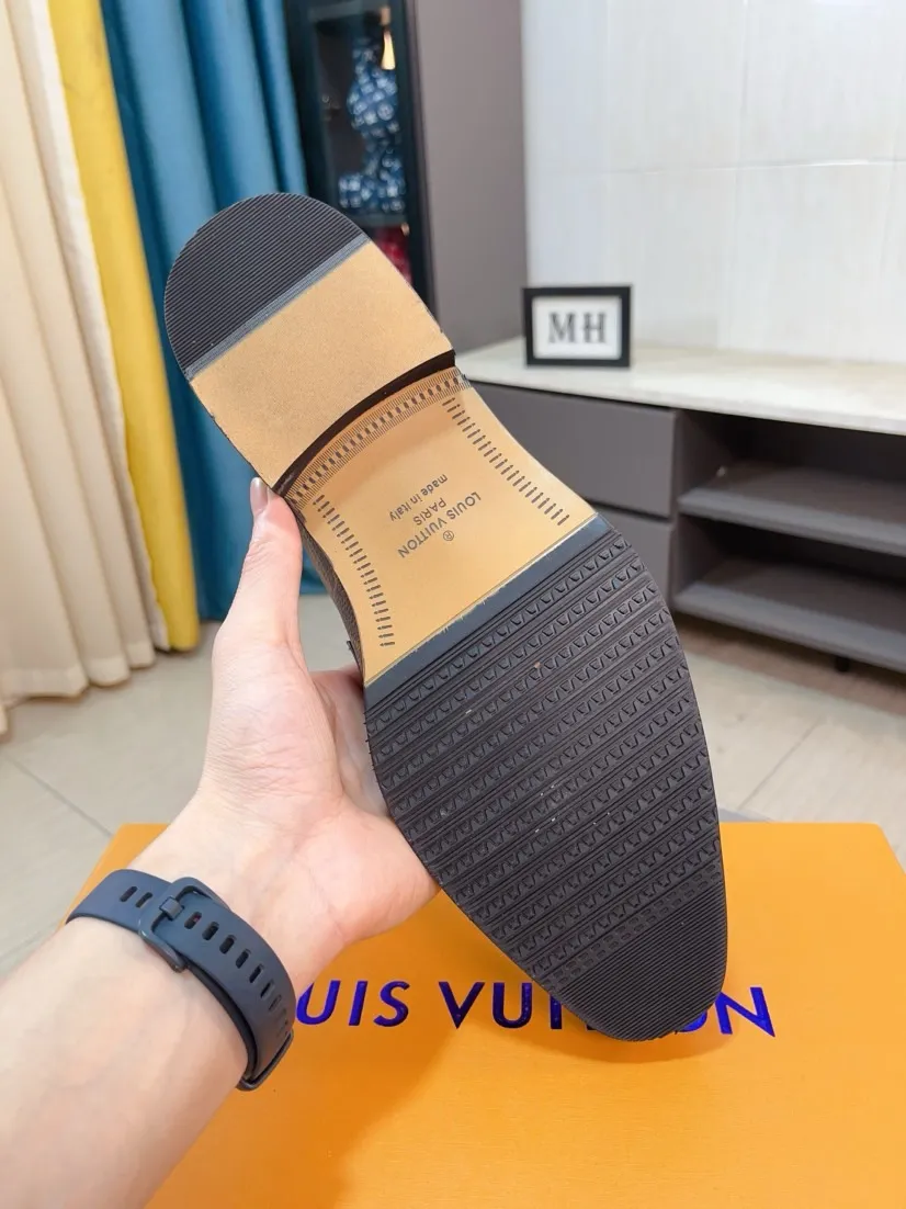 Ex-factory price 720🌹🌹High version [LV] Louis Vuitton's popular casual leather shoes🎖Fashionable and elegant🎖🎖Material: Original imported open-edge beaded cowhide, washed cowhide leather lining, original open-molded rubber outsole, high-end and classy, ​​elegant quality, instantly transforming into a handsome man ❤❤Standard\nNumber: 38-44